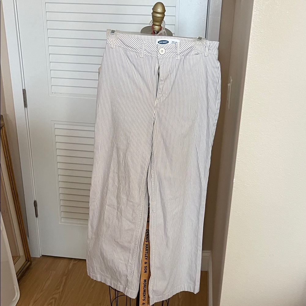 Old Navy women’s Striped Dress Pants - White and Blue